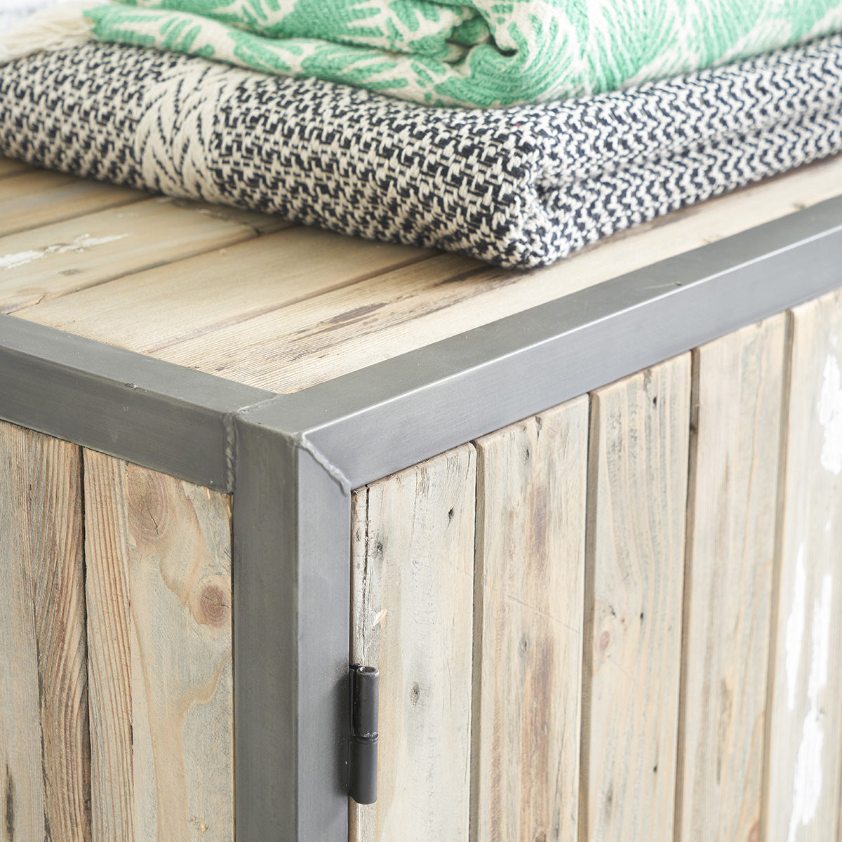 INDUS - Cómoda de madera maciza reciclada y metal 150 cm