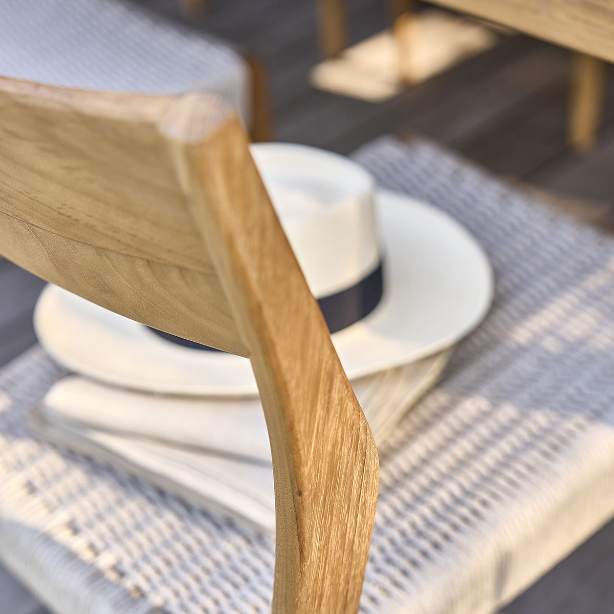 LIVIE - Silla jardín de teca maciza y cuerda beige