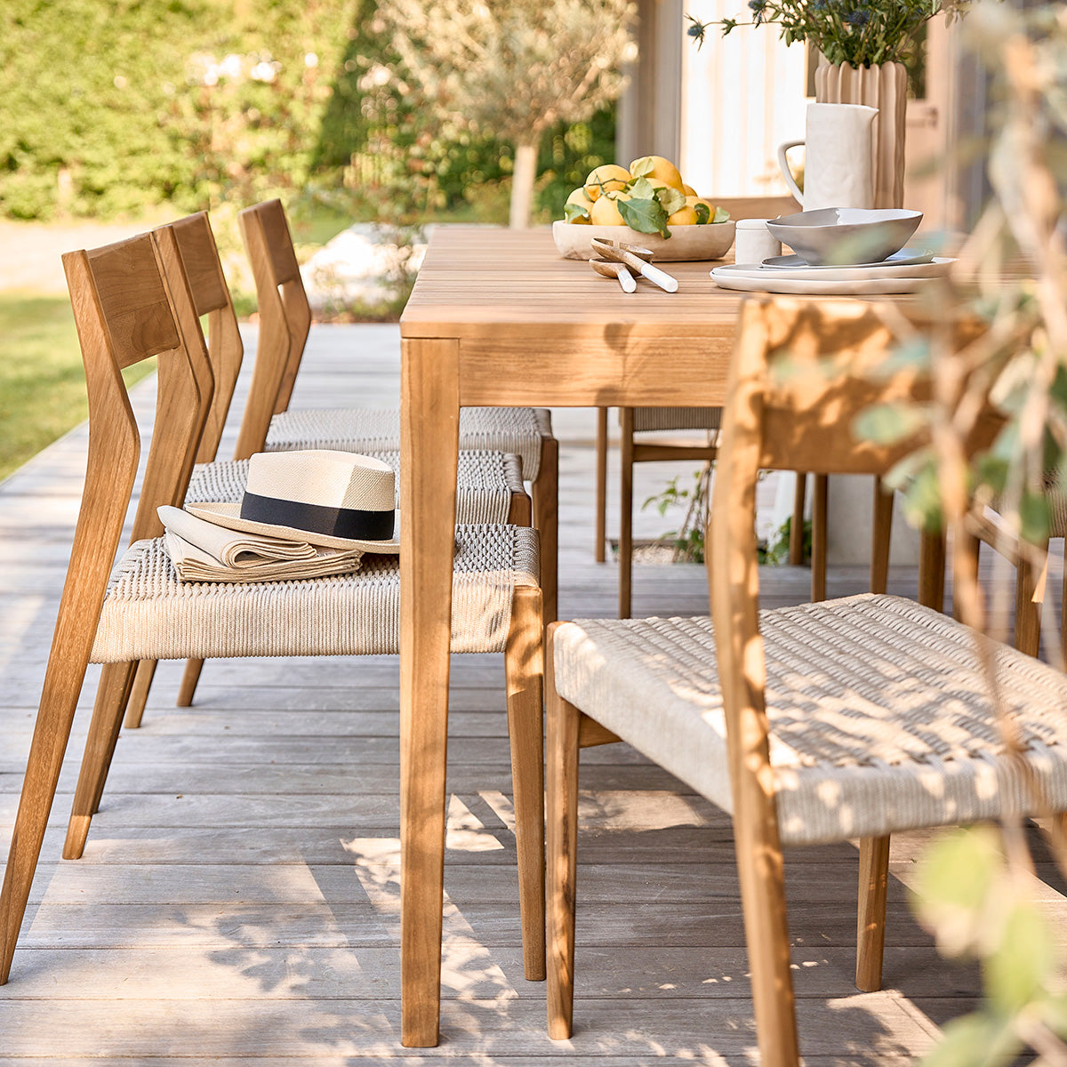 LIVIE - Silla jardín de teca maciza y cuerda beige