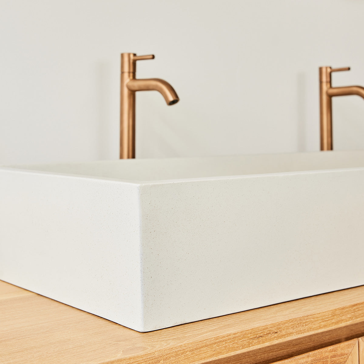 LENA - Lavabo de hormigón beige 100 x 37 cm