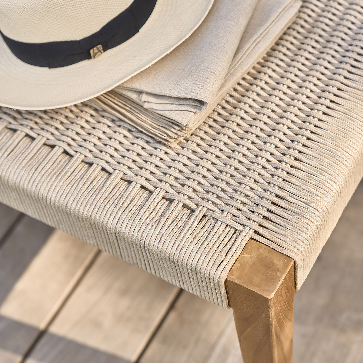 LIVIE - Banco de jardín de teca maciza y cuerda beige