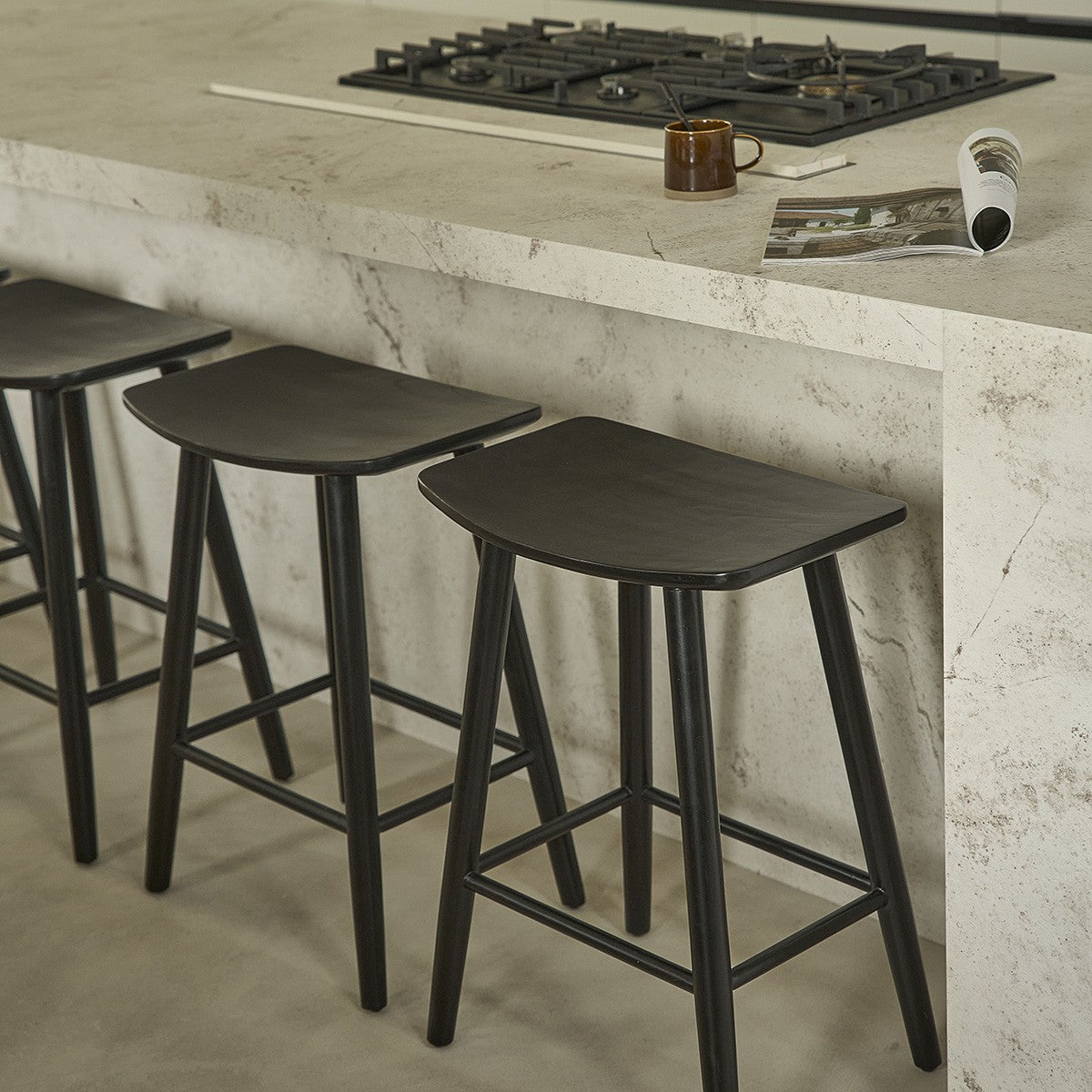 AMBRE - Juego de 2 taburetes de teca maciza negra de 65 cm