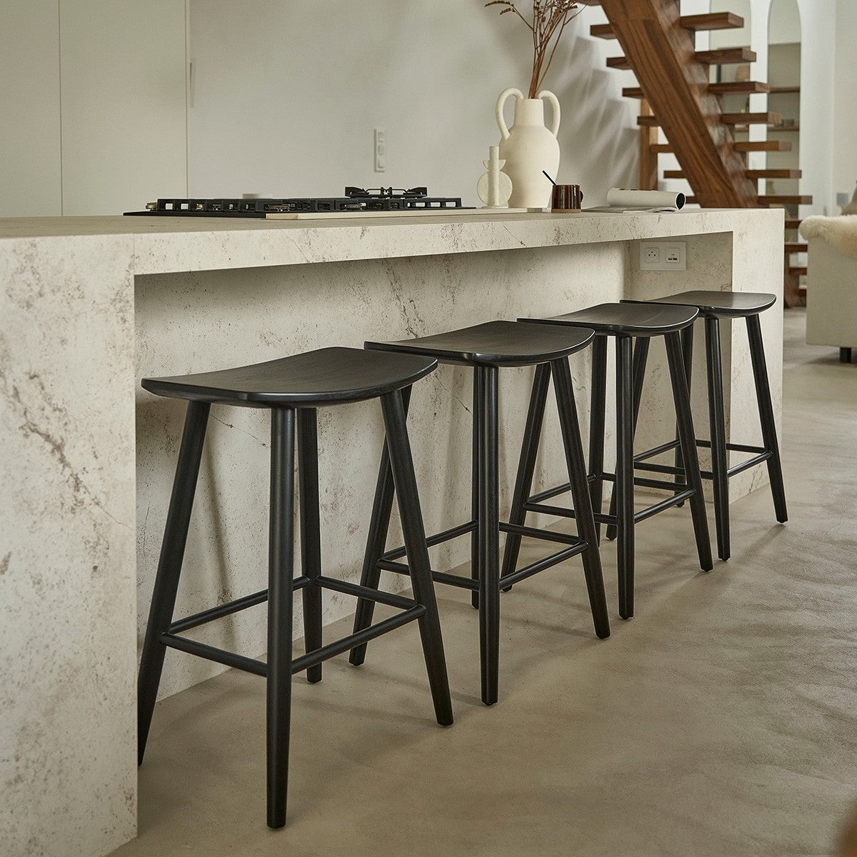 1816B-lot_de_2_tabourets_en_teck_massif_noir_75_cm-08.jpg