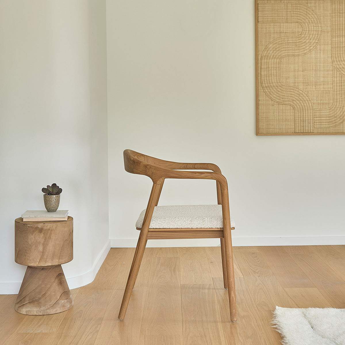 AMBRE - Silla de teca maciza con asiento de buclé