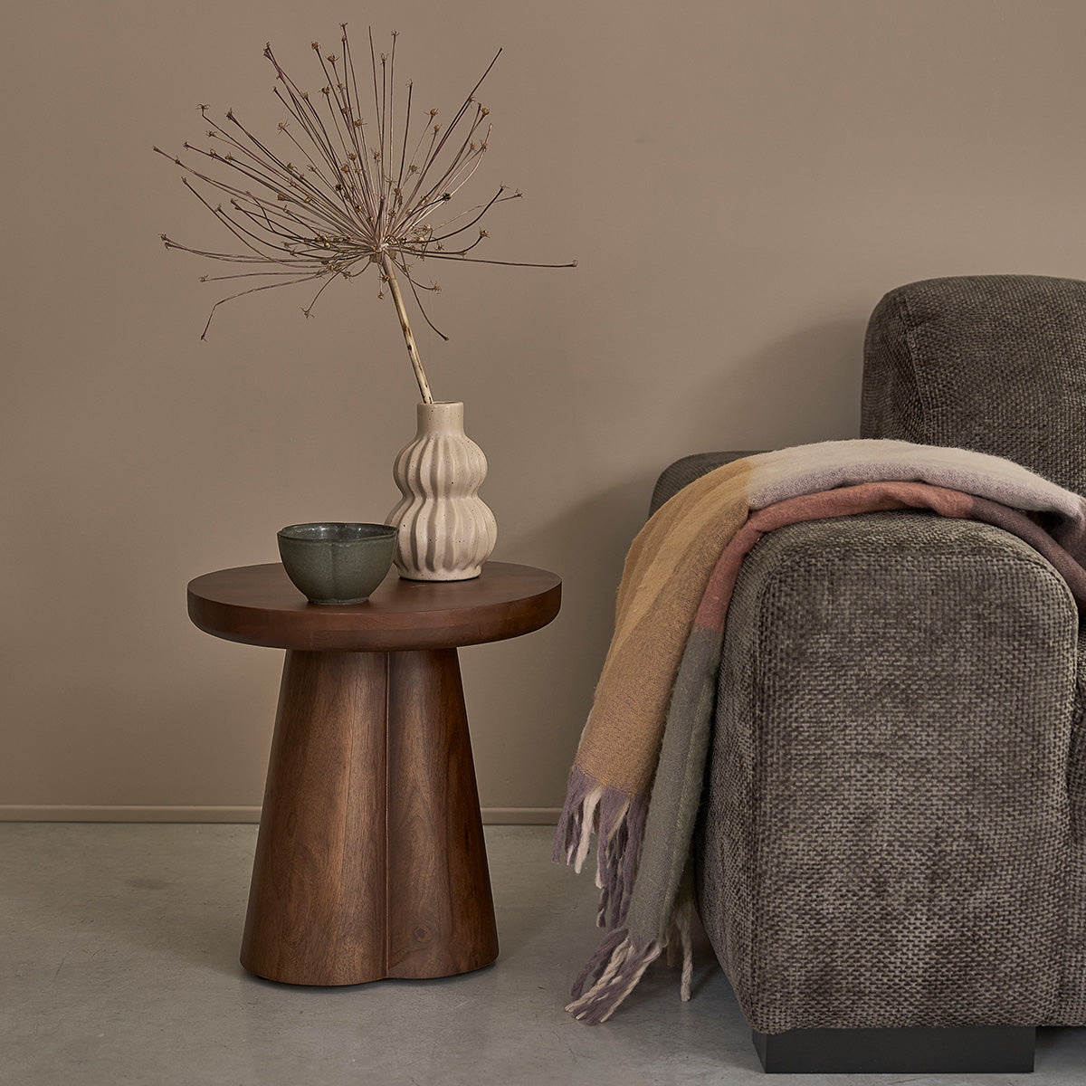 PAULA - Mesa auxiliar redonda de madera de mango