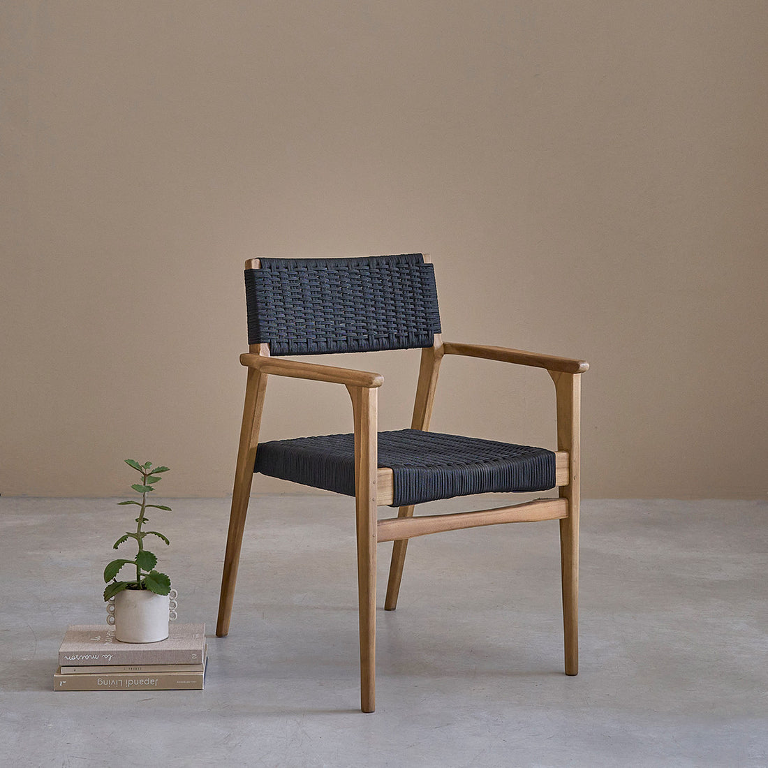 Sillón de teca maciza y cuerda negra