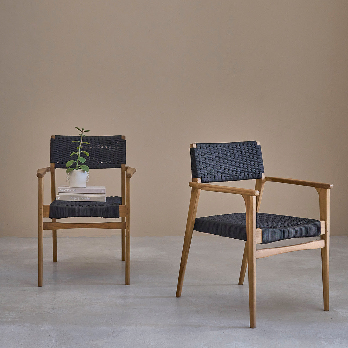 Sillón de teca maciza y cuerda negra