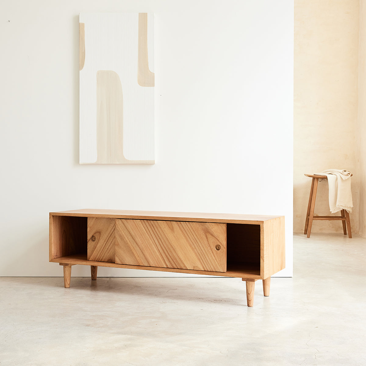 PACÔME - Mueble de TV de mindi macizo de 135 cm