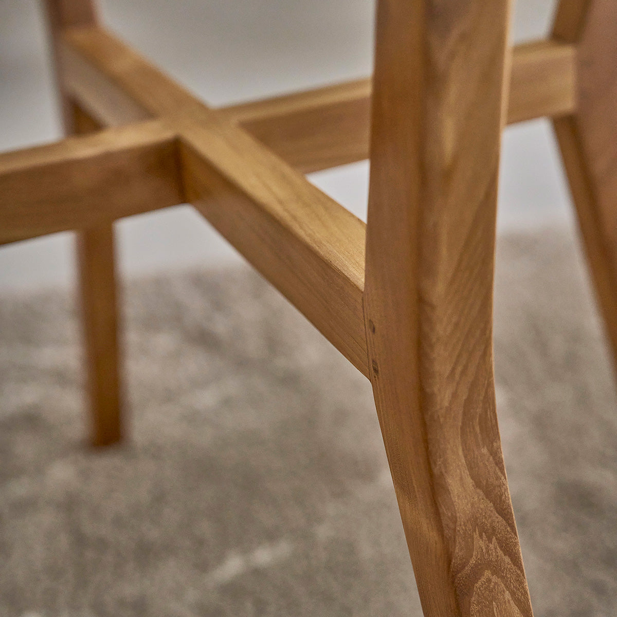 TRISTAN - Mesa redonda de teca maciza para 4 pers.