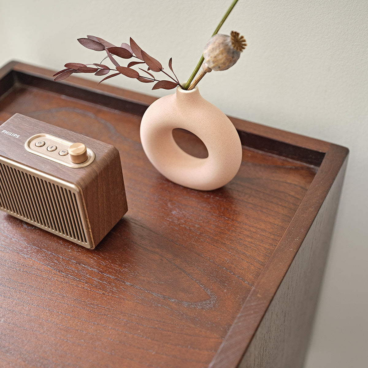 VINTAGE - Mesita de noche de mindi macizo acabado nogal 40 cm