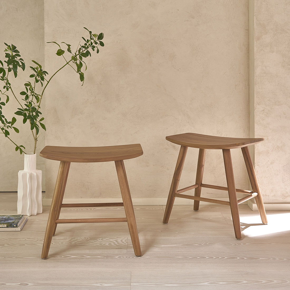 AMBRE - Lote de 2 taburetes de teca maciza 45 cm