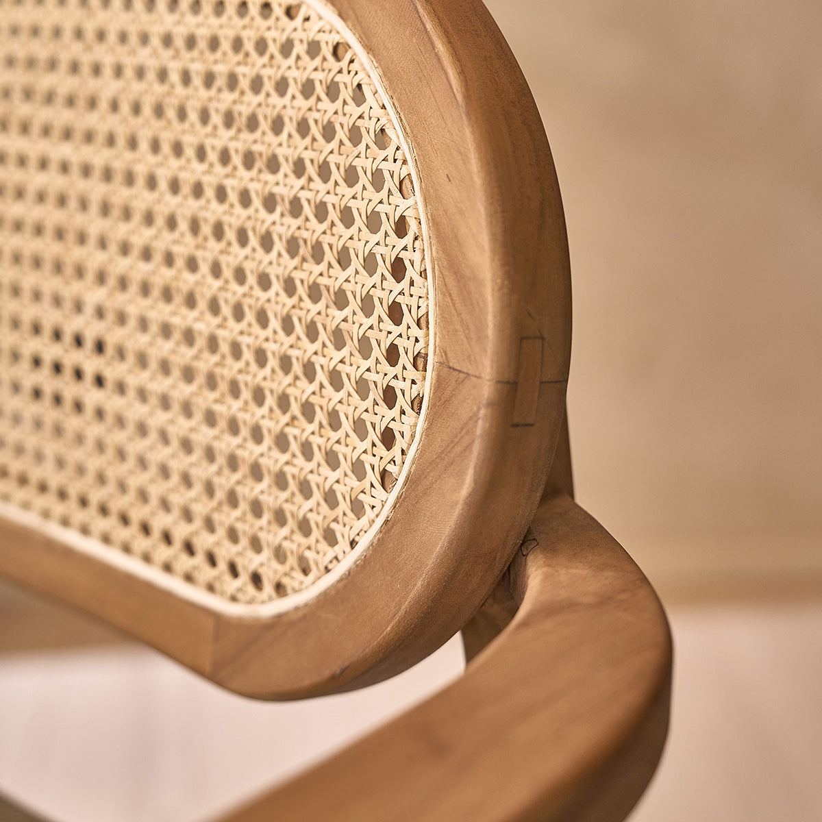SABI - Sillón de teca maciza, rejilla y tejido de terciopelo caqui