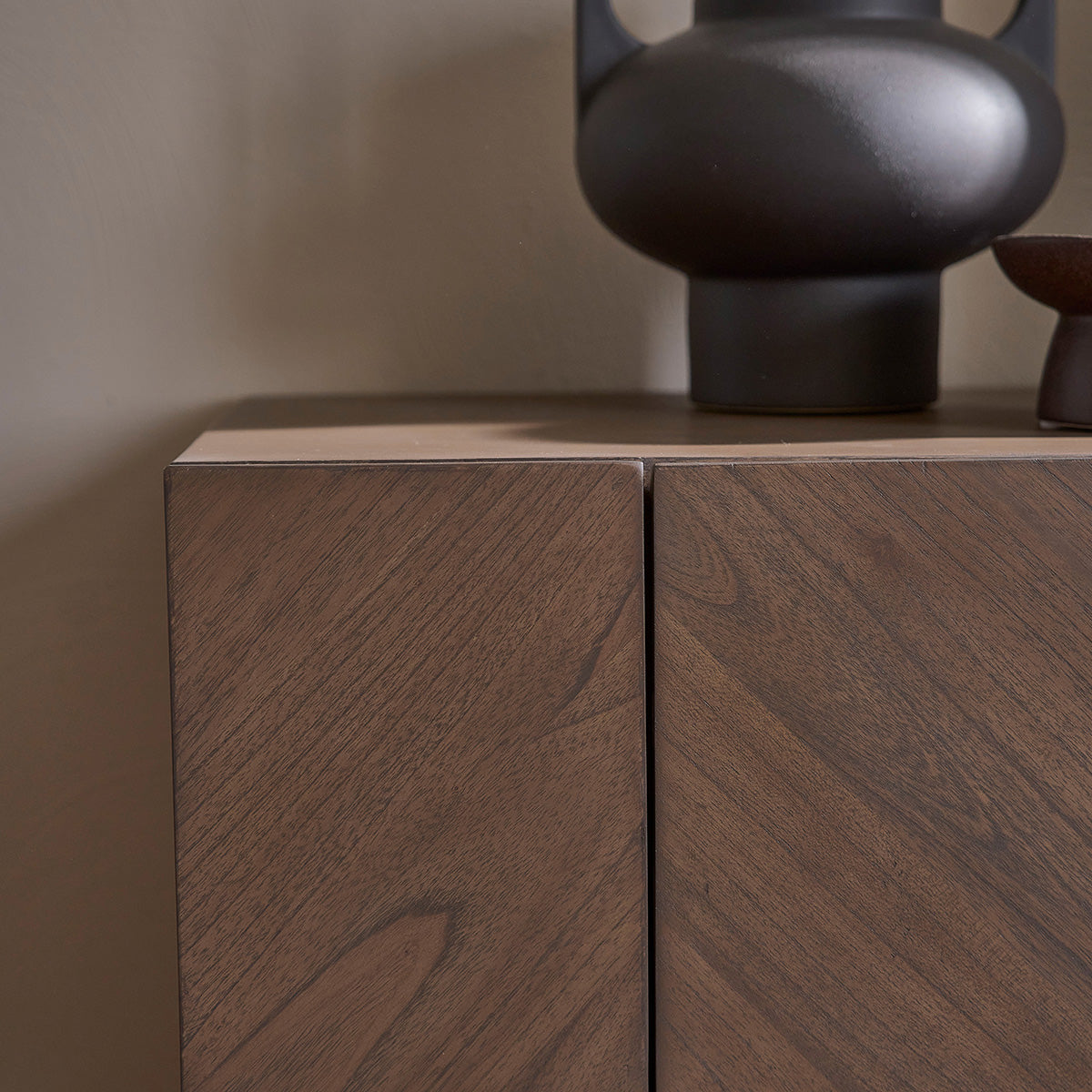 CALIX - Aparador de mindi macizo y metal acabado nogal 200 cm