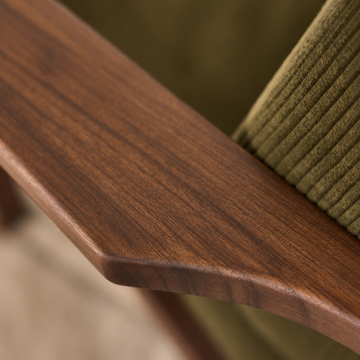 FAU0002-fauteuil_en_mindi_massif_fonce_et_velours_cotele_vert-06.jpg
