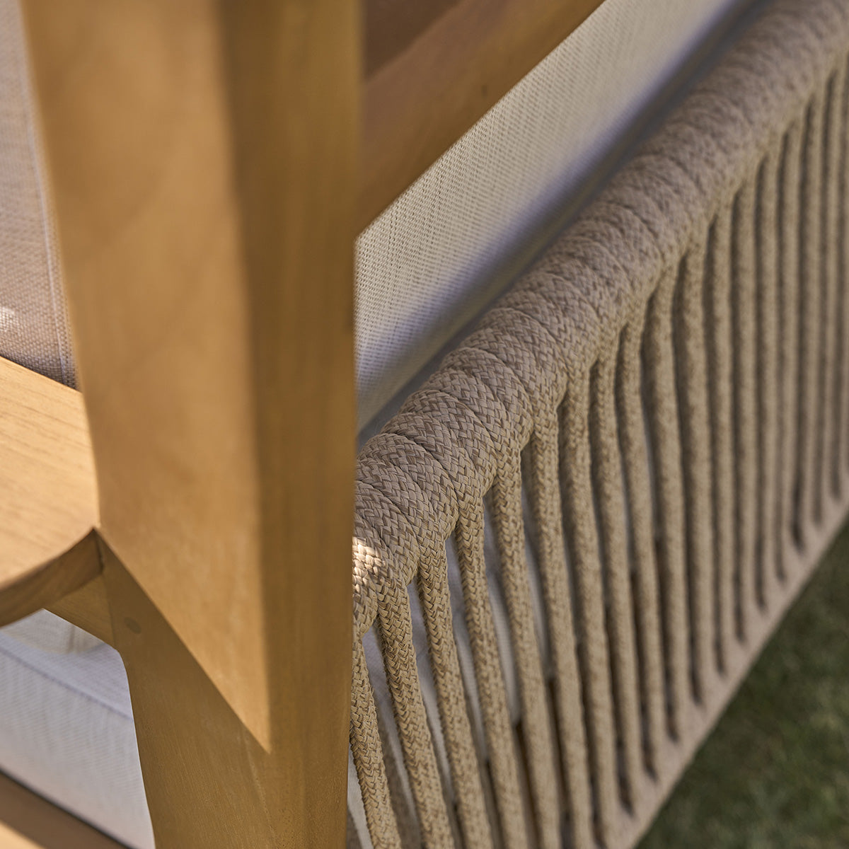 MAORA - Sillón de jardín de teca maciza con cojines