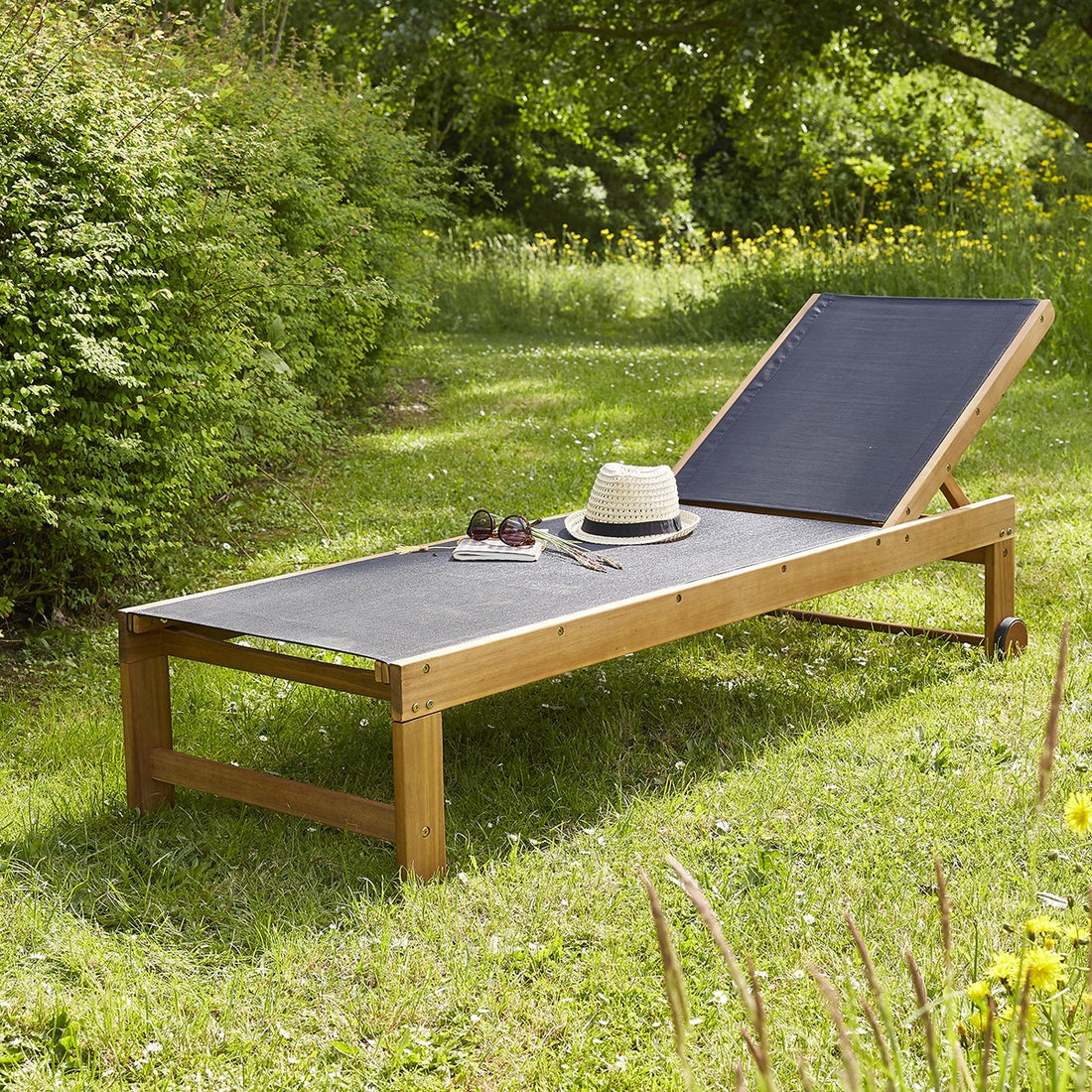 HANOÏ - Tumbona de acacia maciza FSC y textileno negro HANOÏ