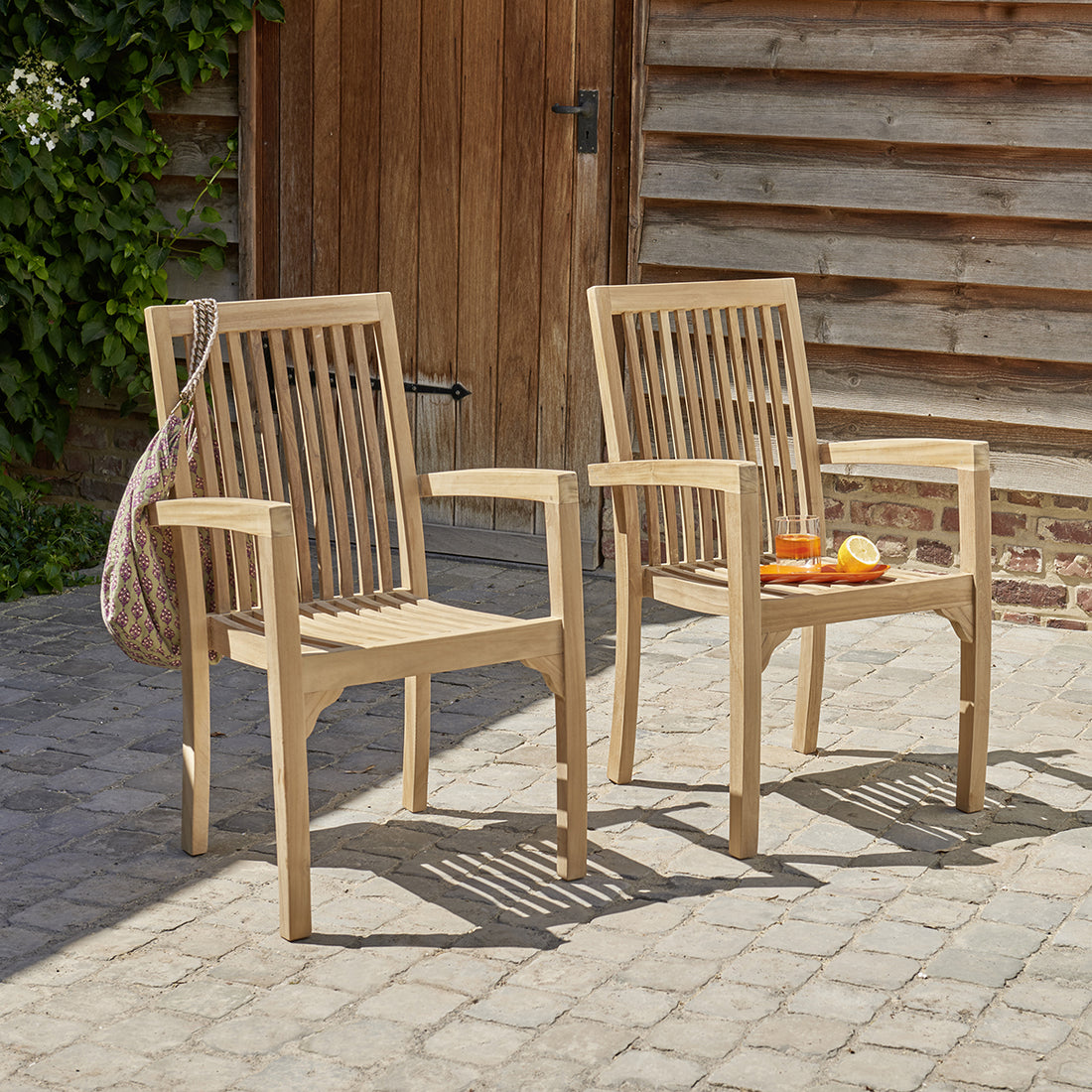 MALTE - Sillones de exterior de teca maciza apilables (juego de 2) MALTE