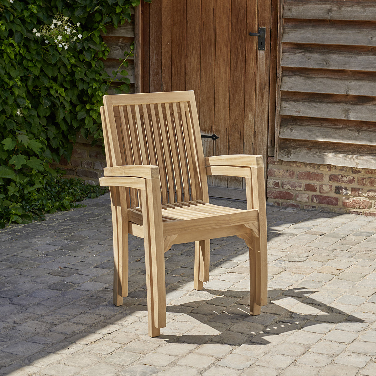 MALTE - Sillones de exterior de teca maciza apilables (juego de 2)