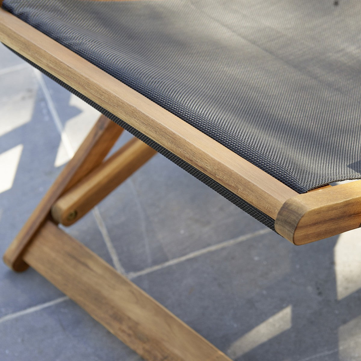 HANOÏ - Tumbona de acacia maciza y textileno negro (juego de 2)