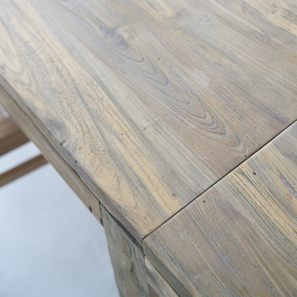 CARGO - Mesa extensible de teca maciza reciclada para 10 pers.