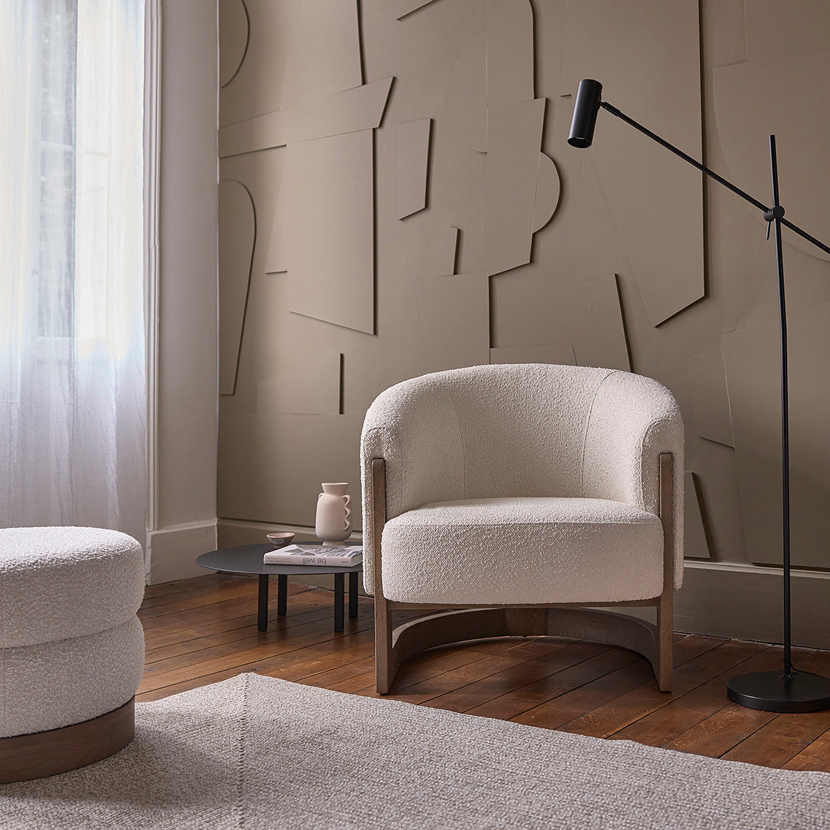 MALO - Sillón de roble macizo y tejido bouclette crudo