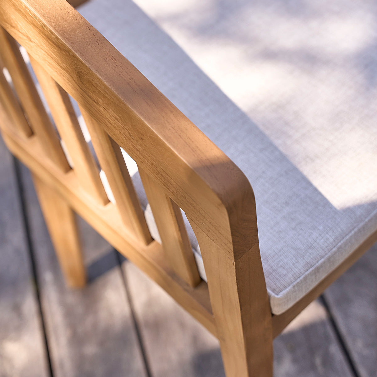 BARI - Banco de exterior redondeado de teca maciza de 150 cm con cojín