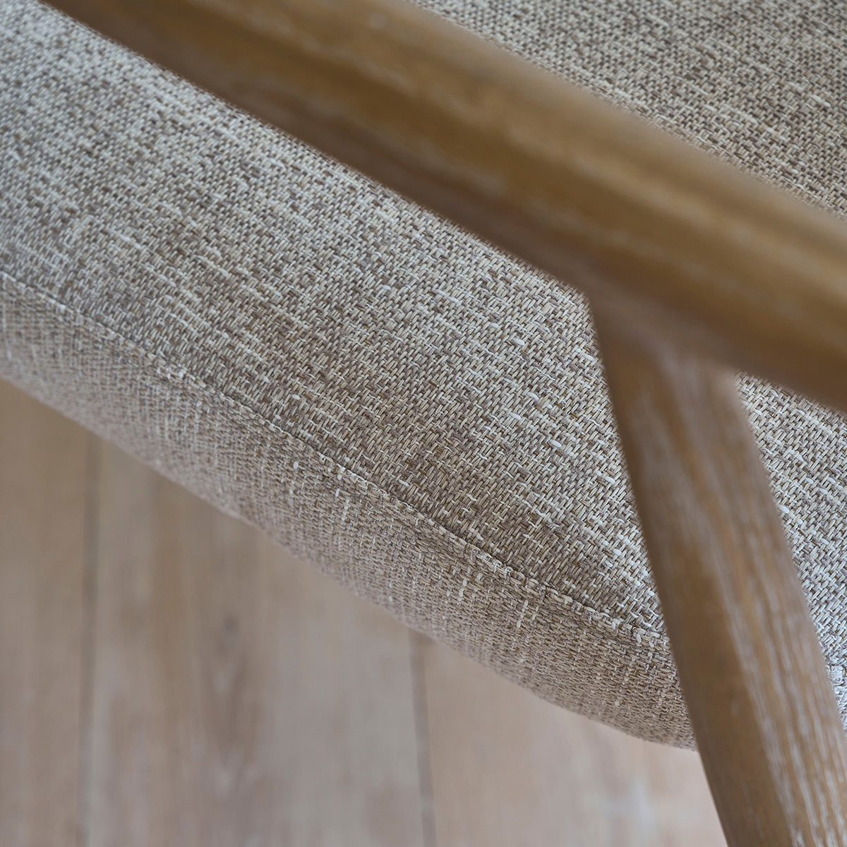 EUGÈNE - Sillón de madera de roble y tejido texturizado beige chiné