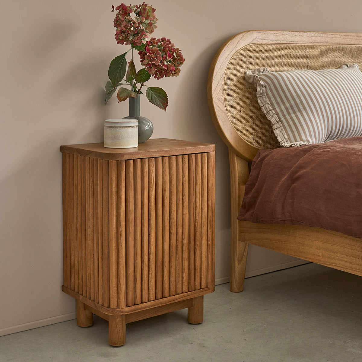 COLINE - Mesita de noche de madera de teca