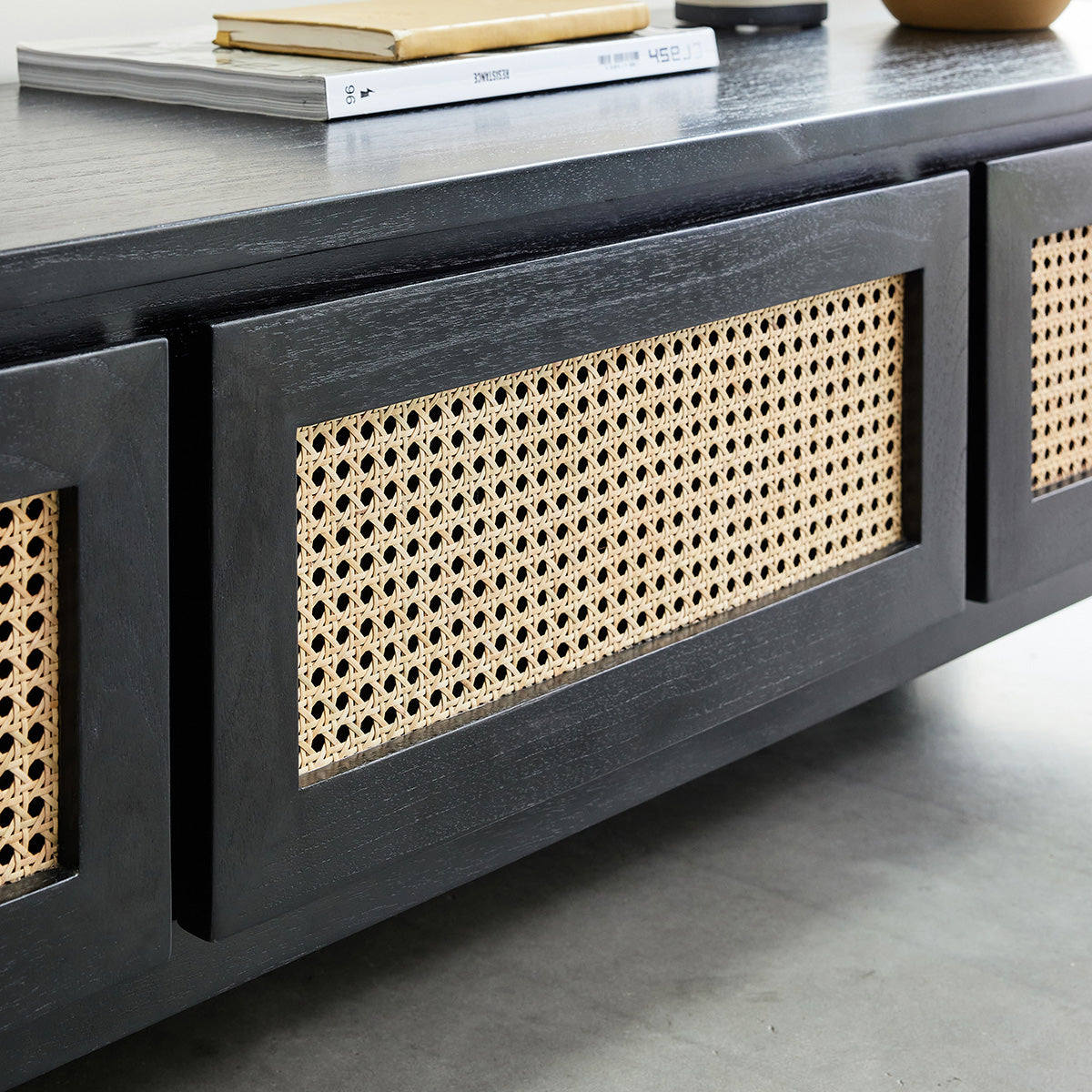 ISÉE - Mueble de TV de mindi macizo y rejilla negro 160 cm
