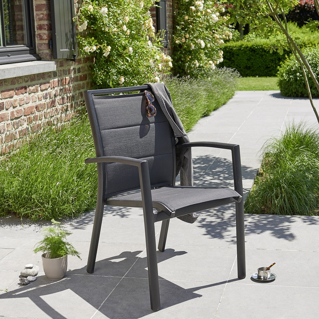MODULO - Sillón de exterior de aluminio y textileno negro MODULO