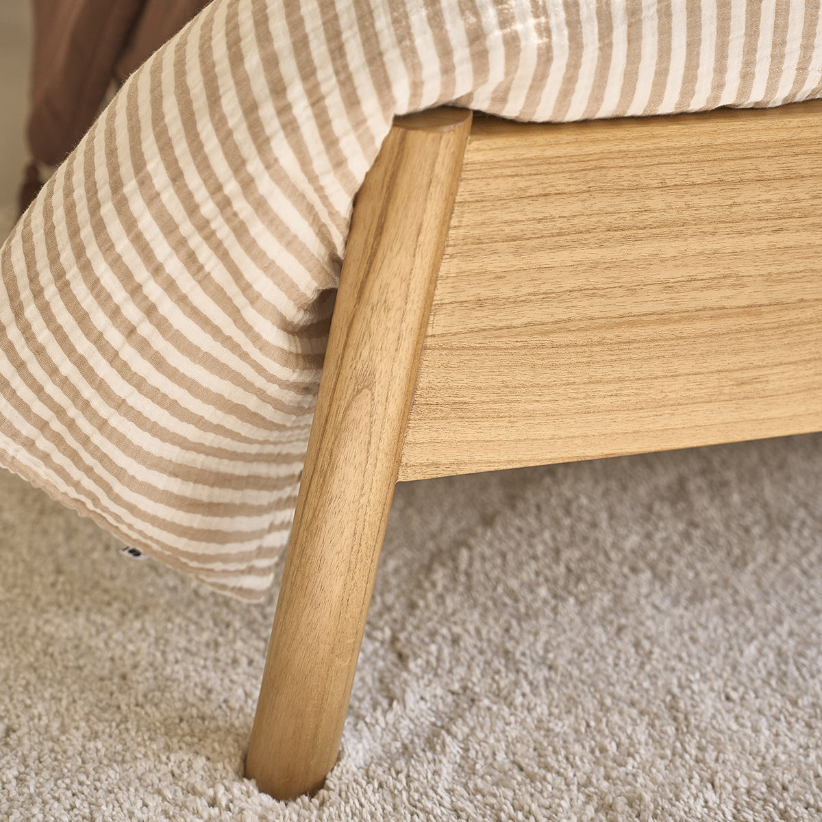 MAIA - Cama de madera de mindi de 180 cm con somier