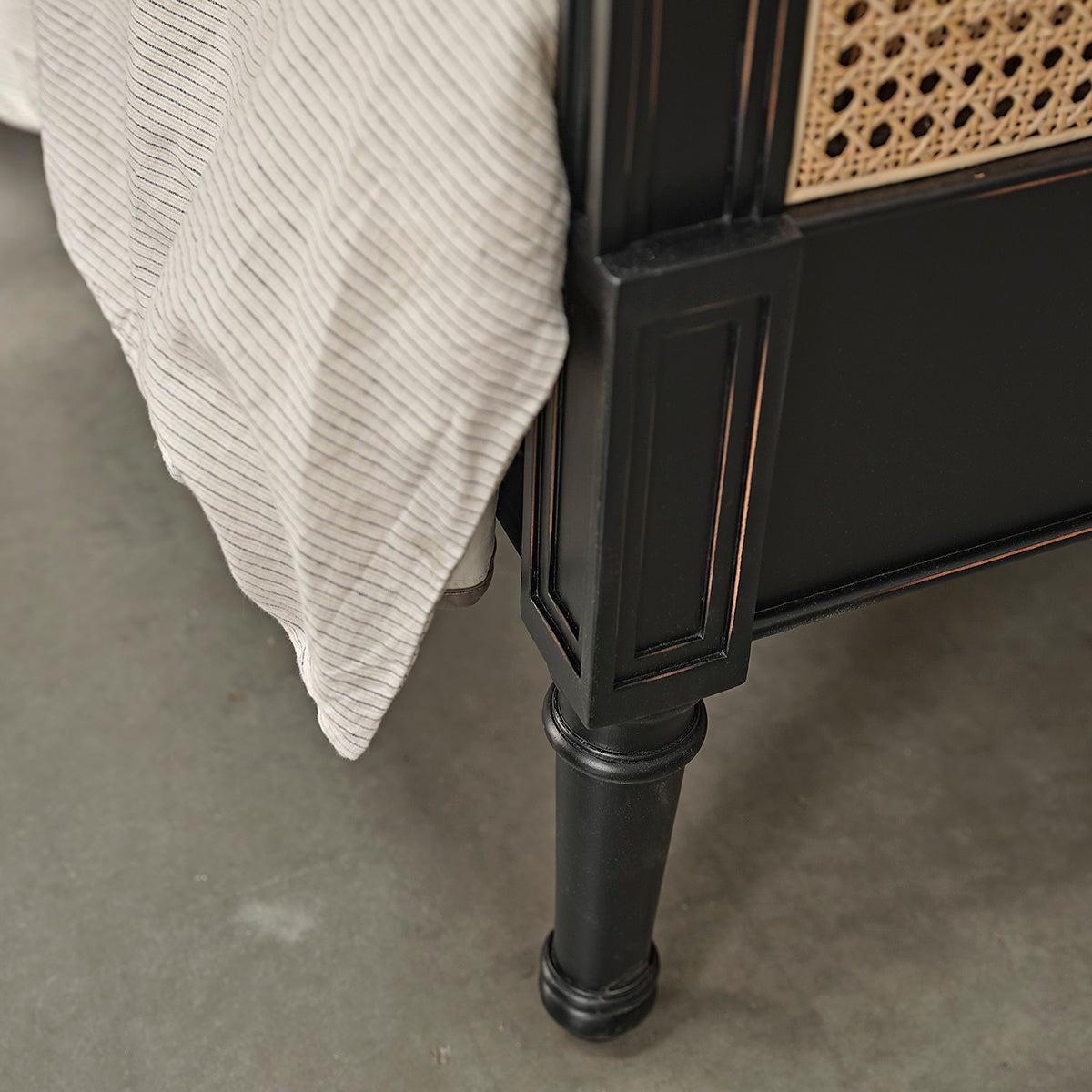 SOHO - Cama de caoba maciza y rejilla de 160 cm con somier