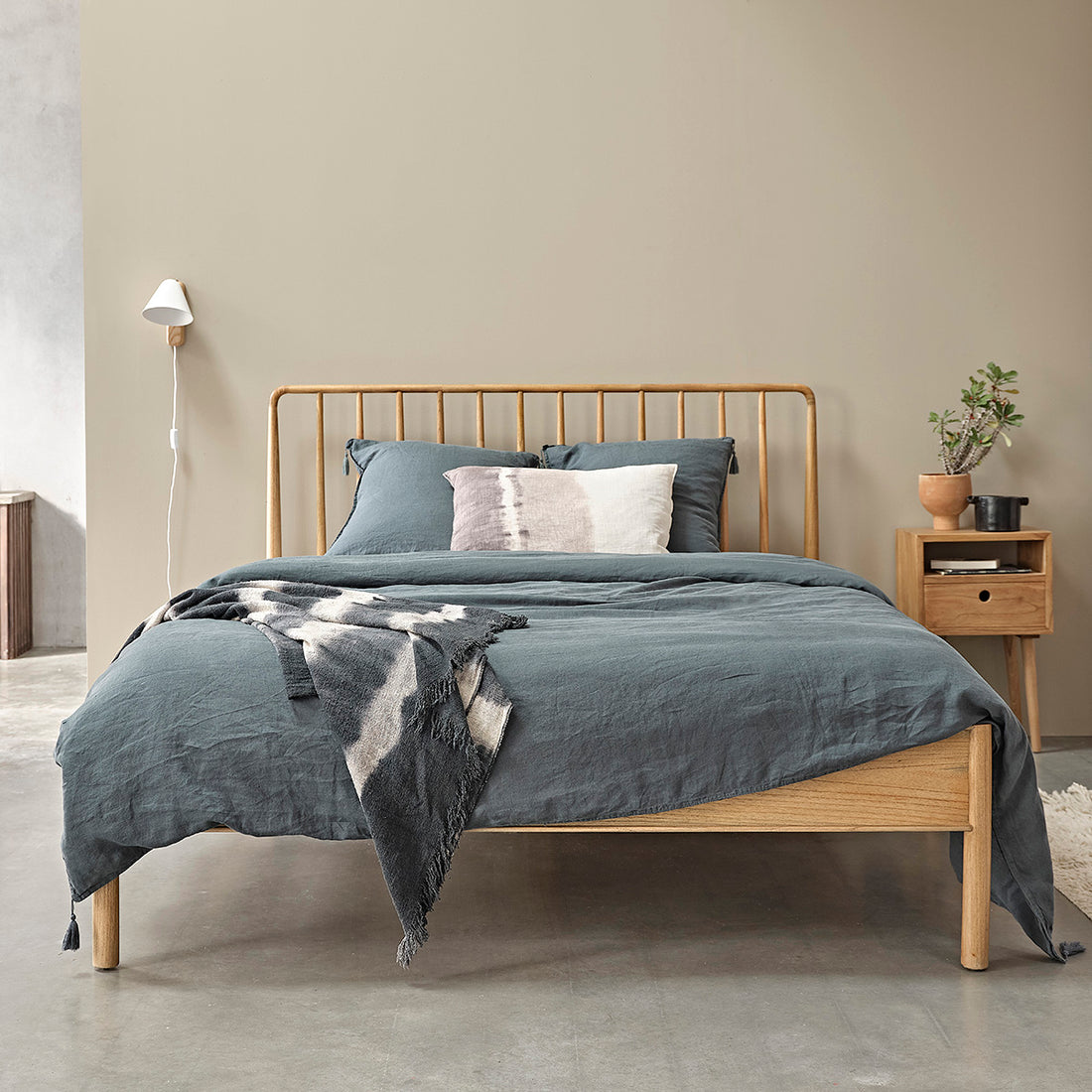 ESMEE - Cama de mindi macizo de 160 cm con somier