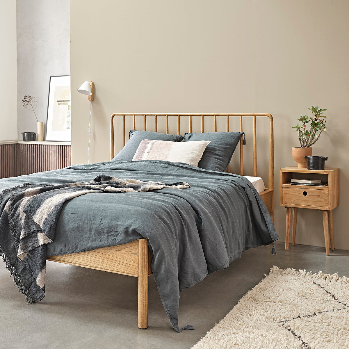 ESMEE - Cama de mindi macizo de 160 cm con somier