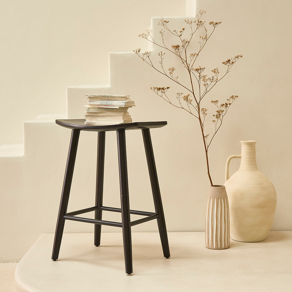 AMBRE - Taburete de teca maciza negra de 65 cm