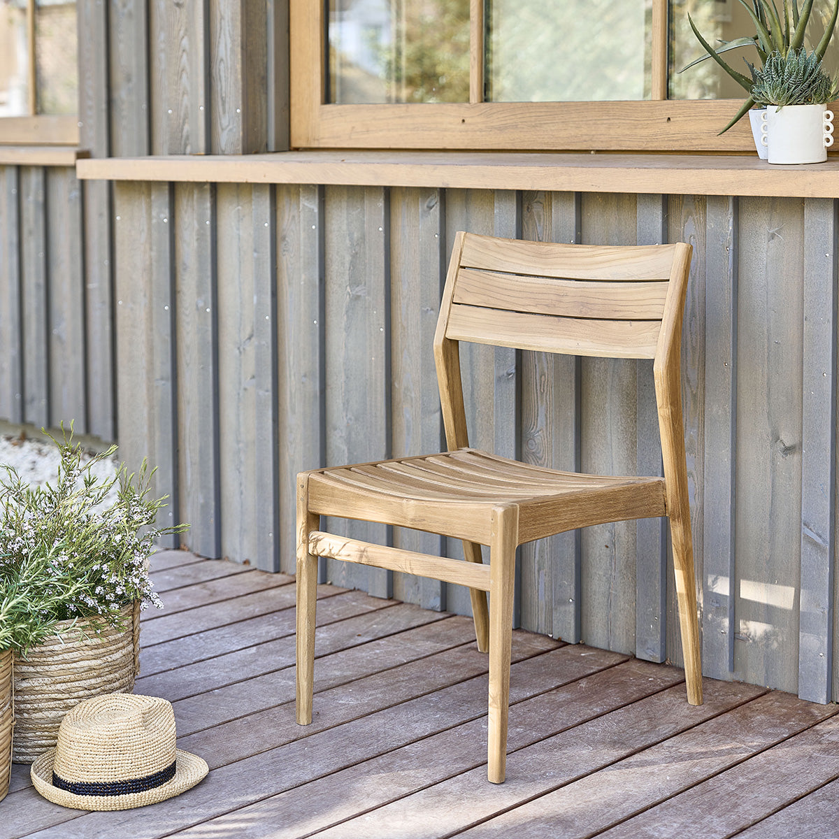 APRIL - Silla de exterior de teca maciza