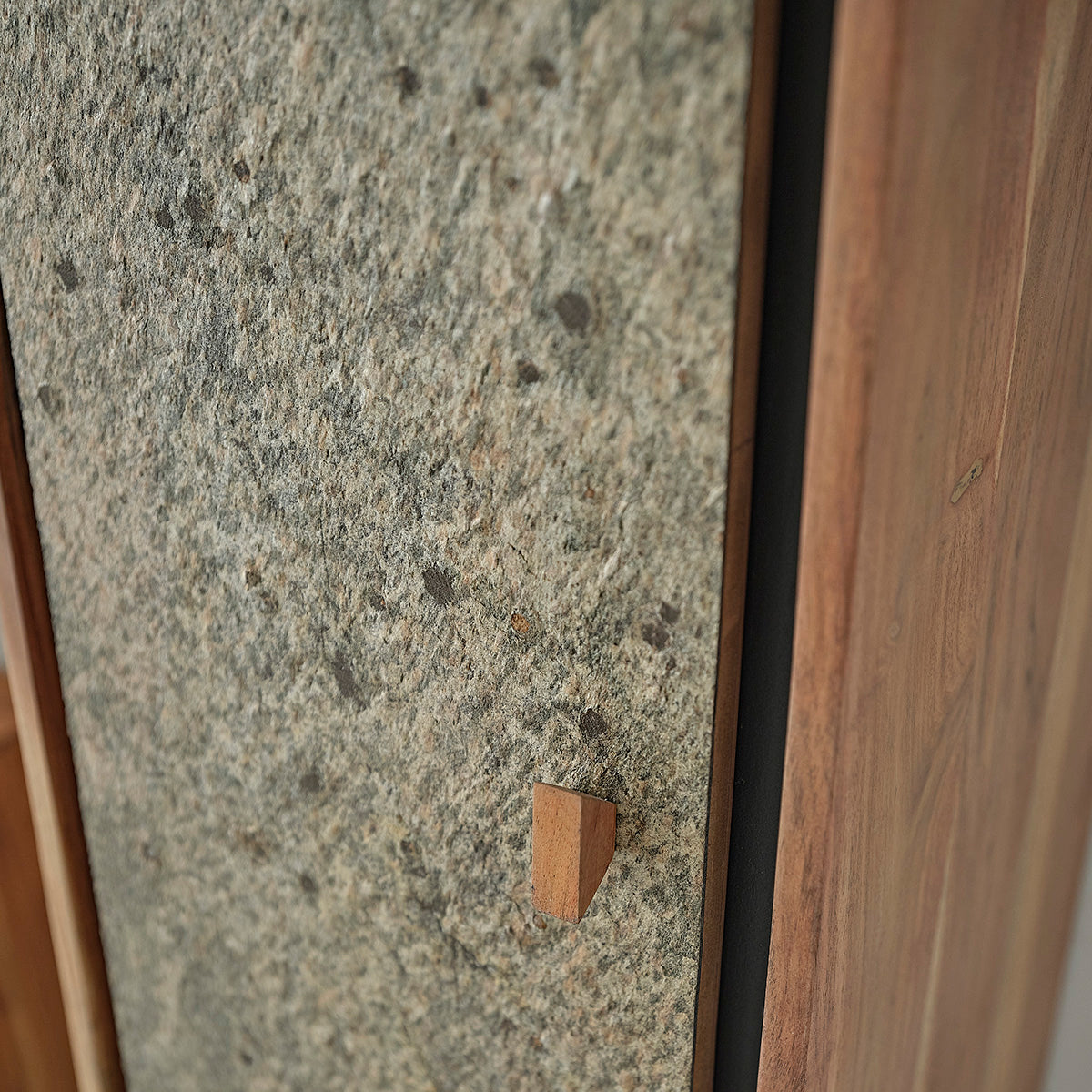 EDEN ROCK - Columna de baño de acacia maciza y piedra 130 cm