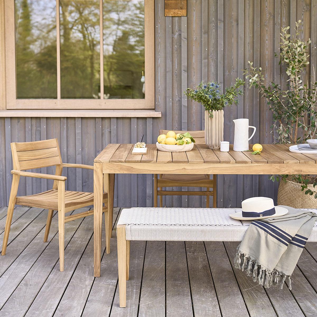 APRIL - Sillón de exterior de teca maciza