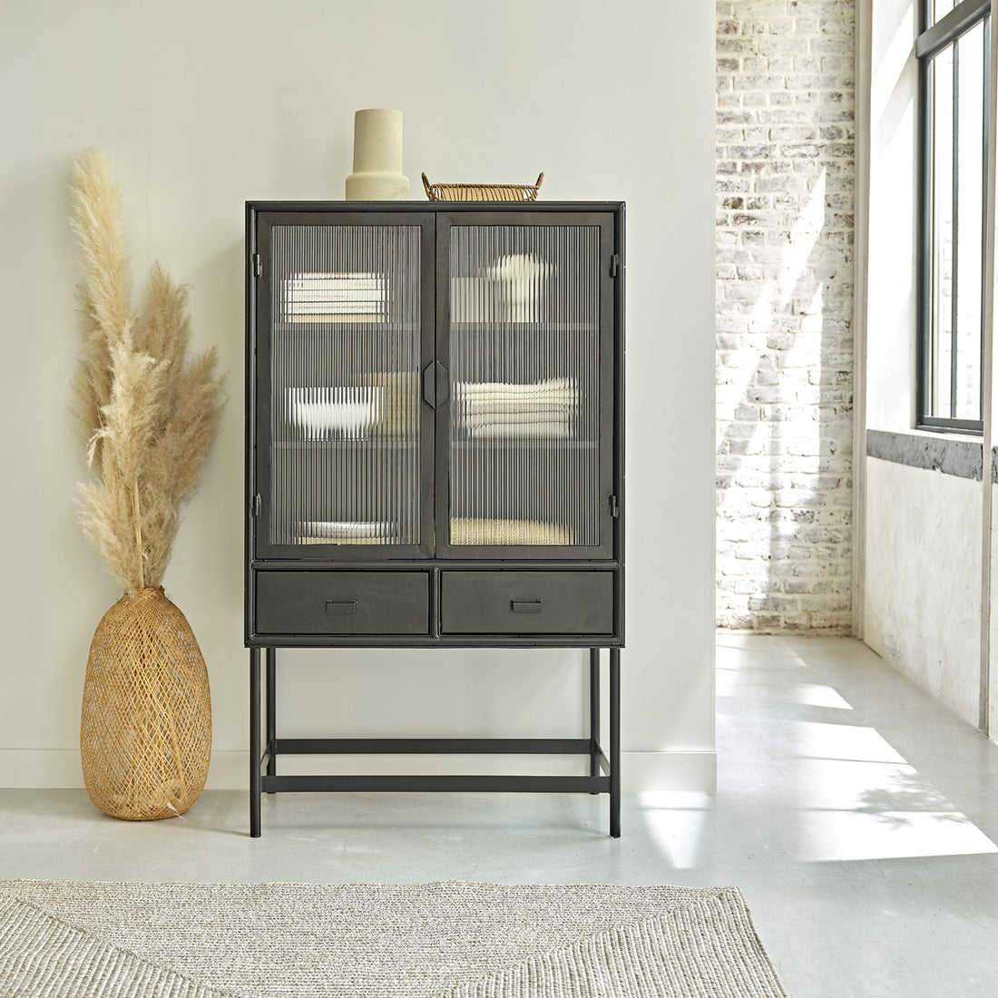 OCTAV - Vitrina de metal y cristal acanalado de 90 cm