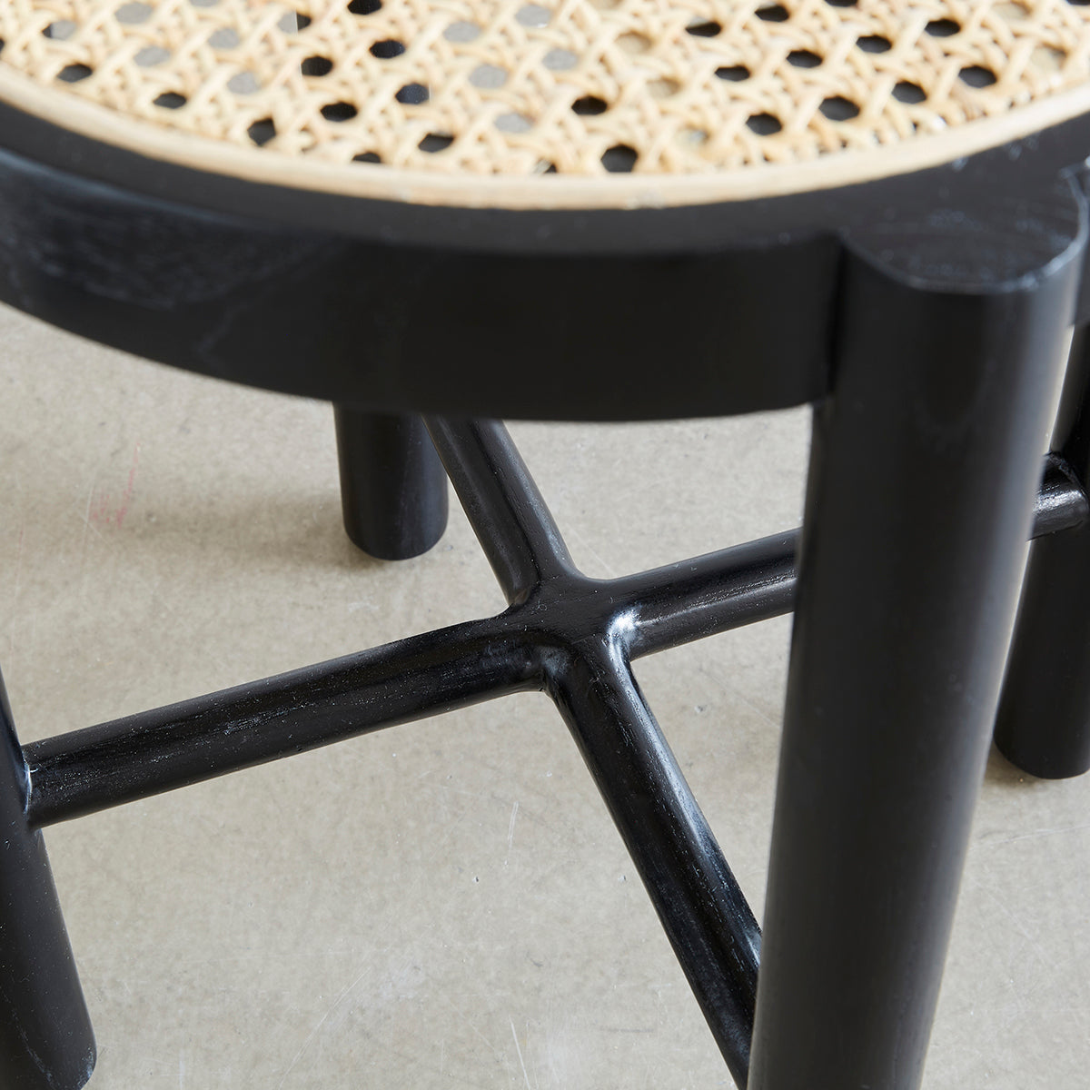 ARON - Mesita de noche de caoba maciza y rejilla 40 cm