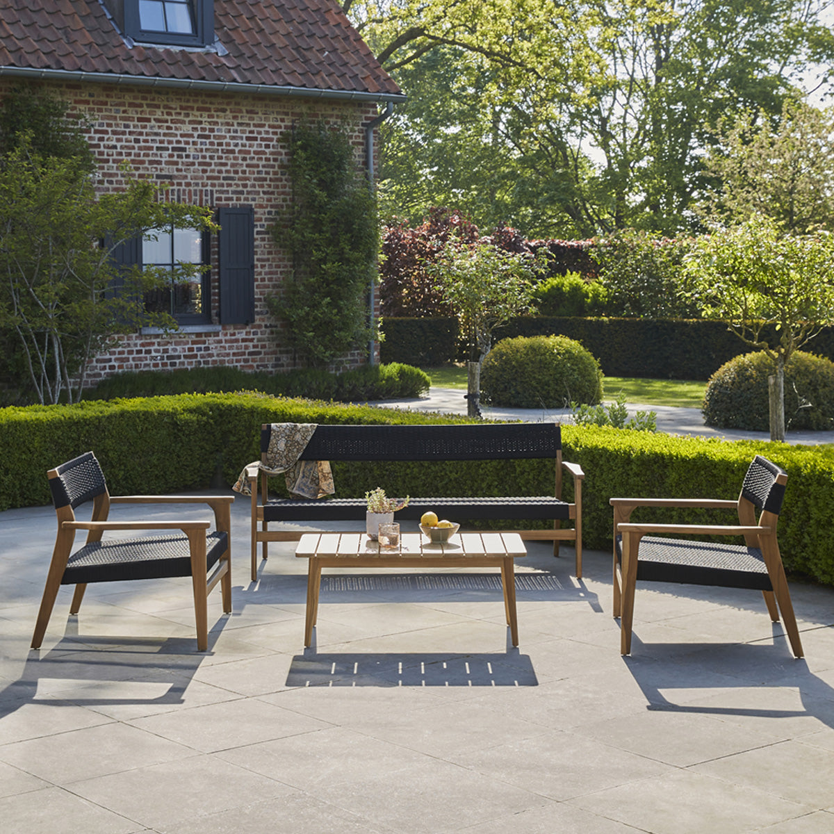 66-table_basse_de_jardin_en_teck_massif-04.jpg