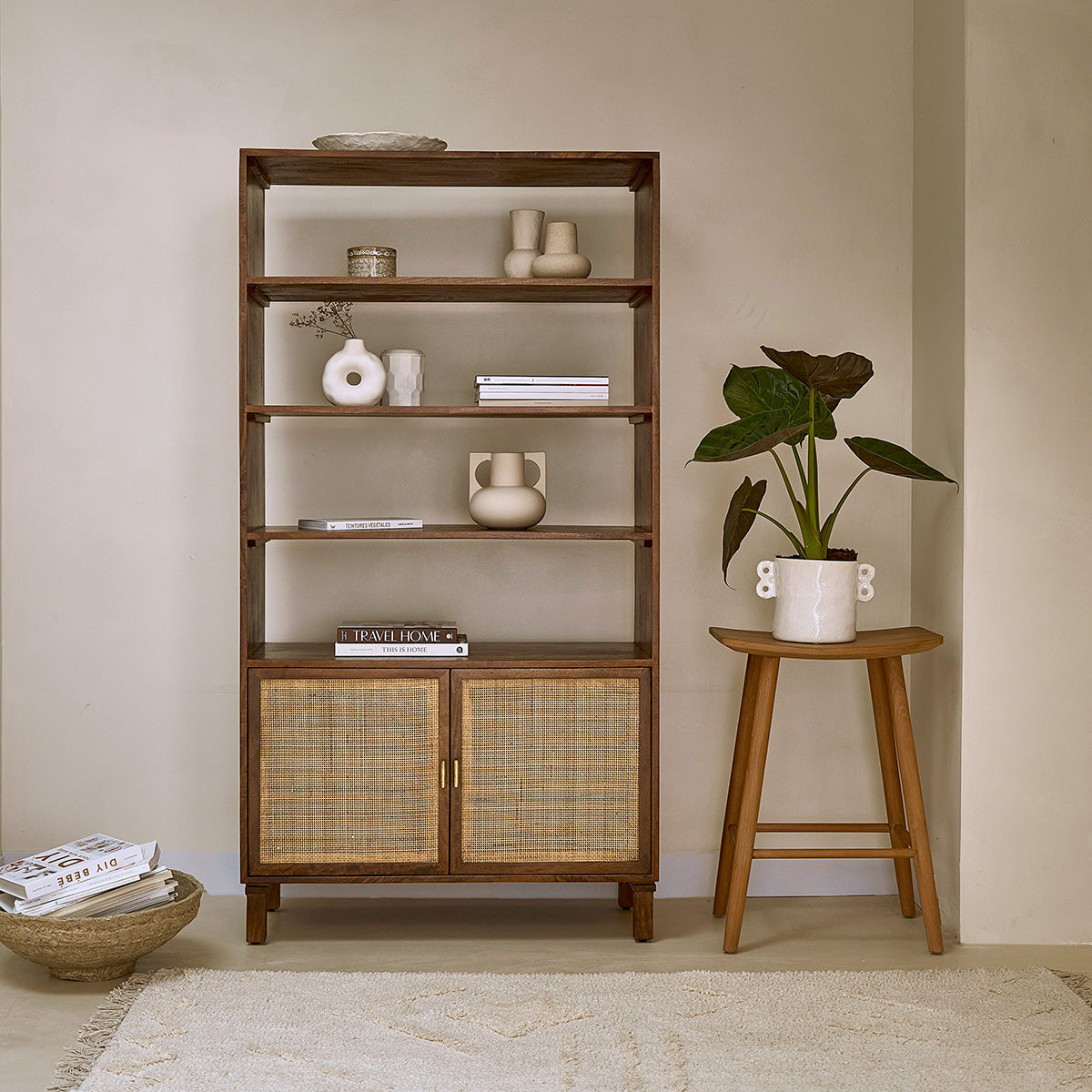 RAPHAEL - Librería alta de mango con acabado de nogal y rejilla, H 170 cm