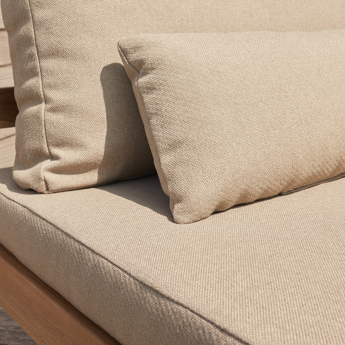 PALMA - Sillón de exterior de teca maciza color topo