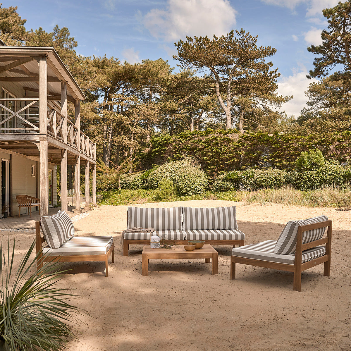 PALMA - Sofá de exterior de teca maciza a rayas