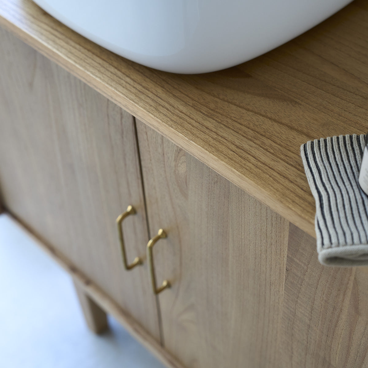 FIFTIES - Mueble de lavabo de mindi macizo 135 cm