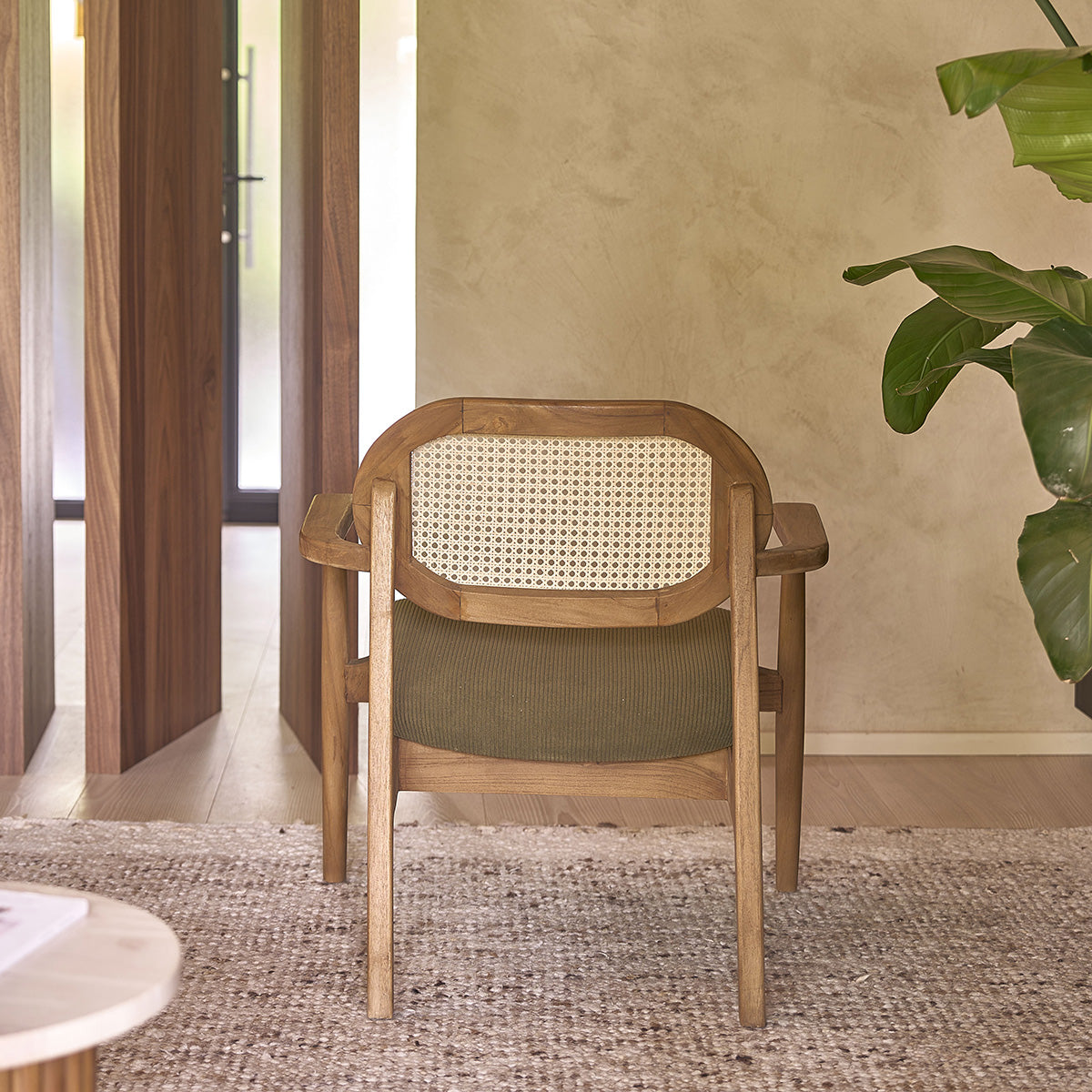 SABI - Sillón de teca maciza, rejilla y tejido de terciopelo caqui