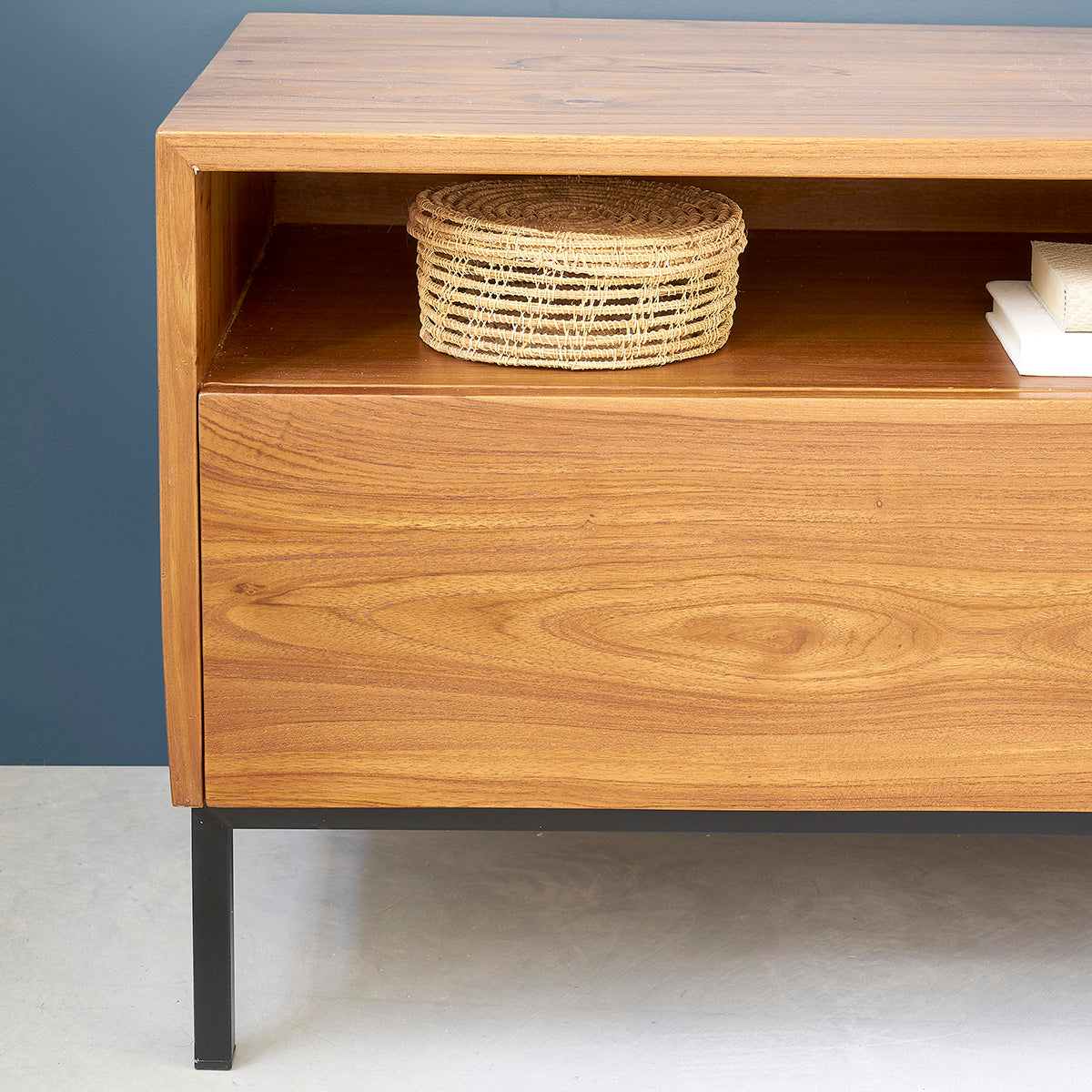 LINA - Mueble de TV de teca maciza y metal 140 cm