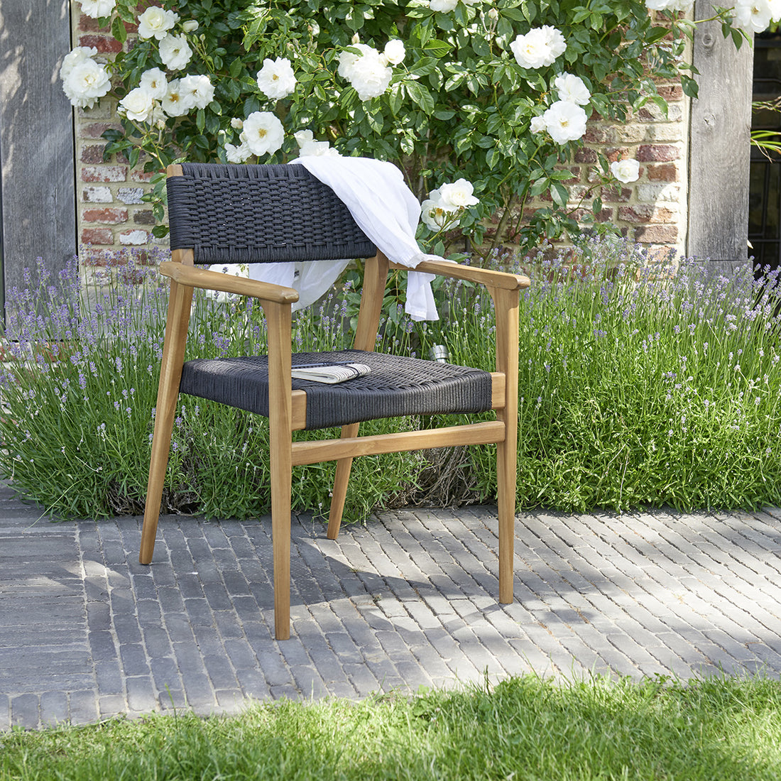 ESTHER - Sillón de exterior de teca maciza y cuerda negra ESTHER