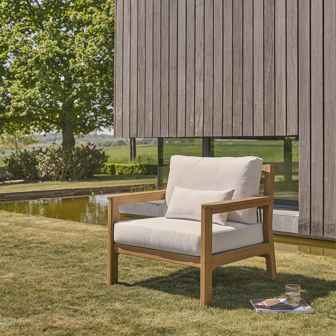 MAORA - Sillón de jardín de teca maciza con cojines