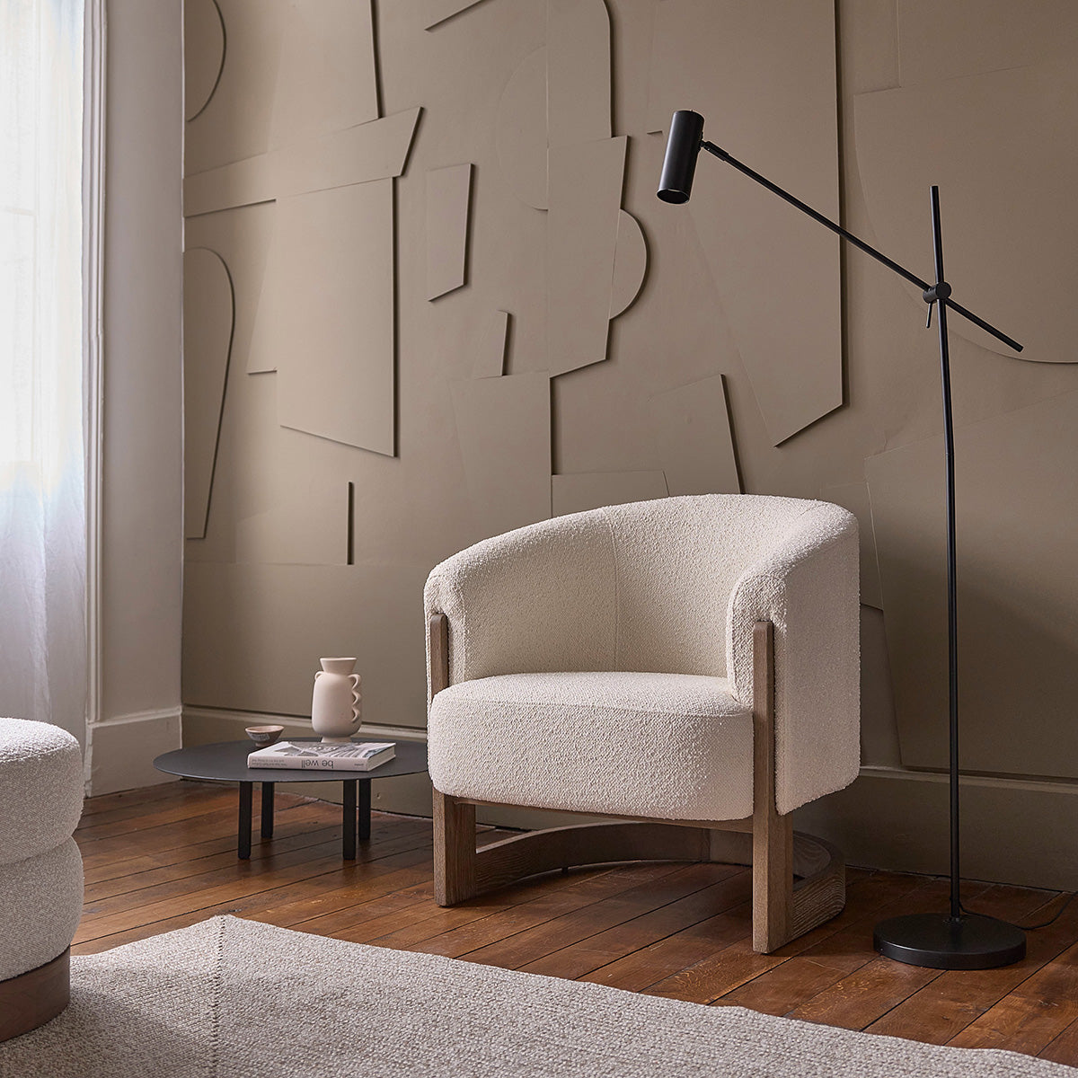 MALO - Sillón de roble macizo y tejido bouclette crudo